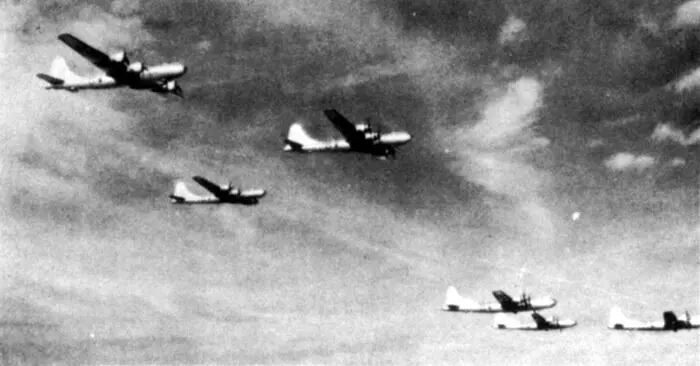 Стратегические бомбардировщики Б29 Суперкрепости 1944 июнь 15 Первый - фото 242