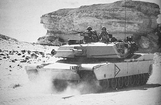 Танк М1А1 в Саудовской Аравии 1991 г фото армии США 1990 ноябрь 19 - фото 267