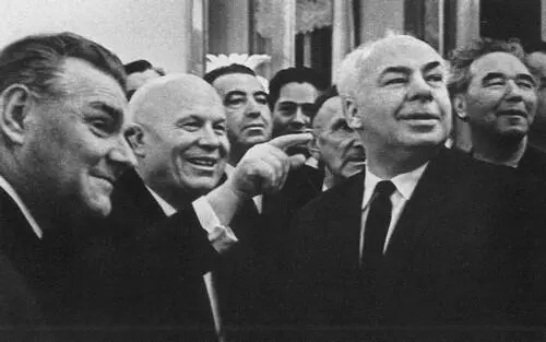 В июне 1963го Хрущев собрал деятелей советской культуры чтобы обсудить фильм - фото 60