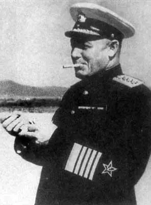 Успешный день 1944 г С сыном Николаем в День ВМФ Ленинград 1947 г - фото 39