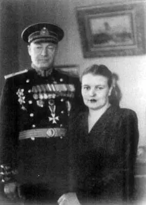 Николай Герасимович с женой Верой Николаевной и сыновьями Николаем и - фото 44
