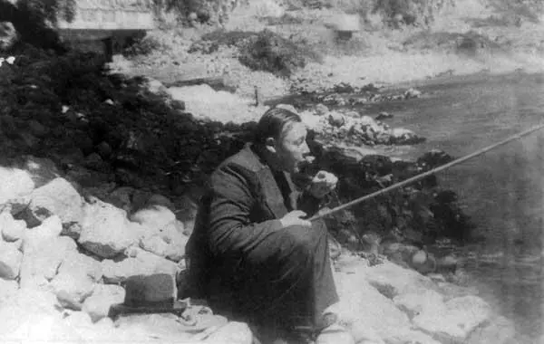 На рыбалке Владивосток лето 1949 г Справа налево СГ Горшков НГ - фото 45