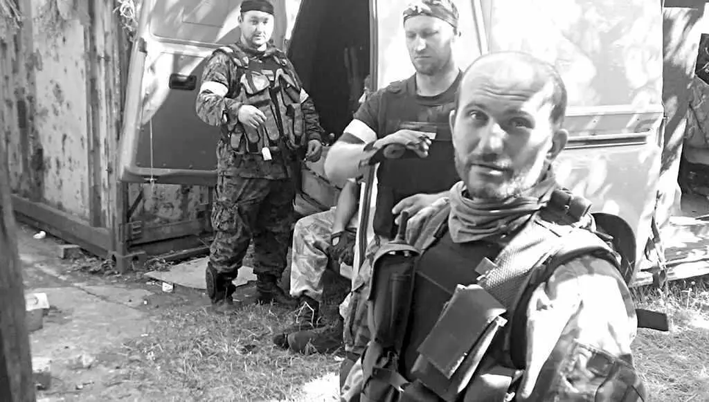 Виталий Сапрыкин Павел Рудич и Александр Крюков в пригороде Иловайска - фото 35