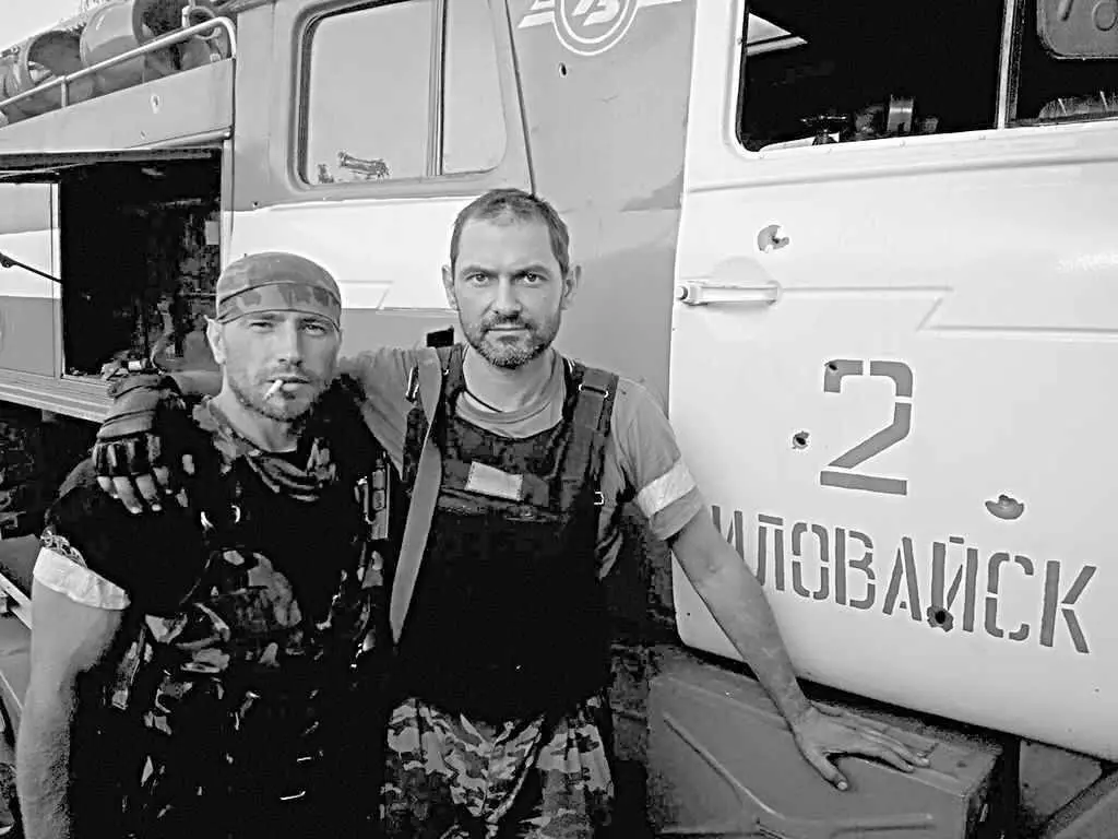 Влад Безпалько Союз и Роман Зиненко Ждем команду на выход из Иловайска С - фото 60