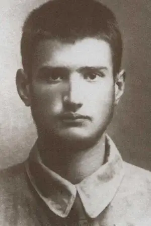 Игорь выпускник Крымского университета 1923 г Курчатов третий справа на - фото 10
