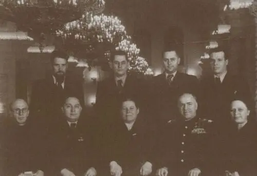 После награждения первым орденом Ленина Москва 10 июня 1945 г Свой сад у - фото 33