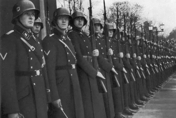 В военном кинематографе можно выделить три основополагающие сюжетные линии 1 - фото 38