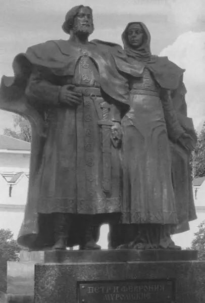 Памятник святым Петру и Февронии перед Троицким монастырем в Муроме Скульптор - фото 20
