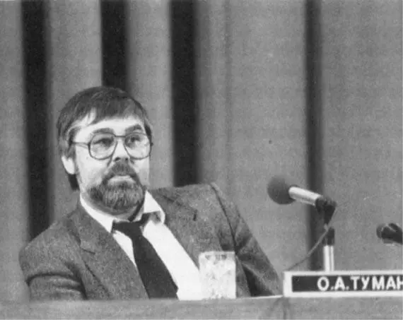 Во время прессконференции в прессцентре МИД Москва 28 апреля 1986 г Олег - фото 17