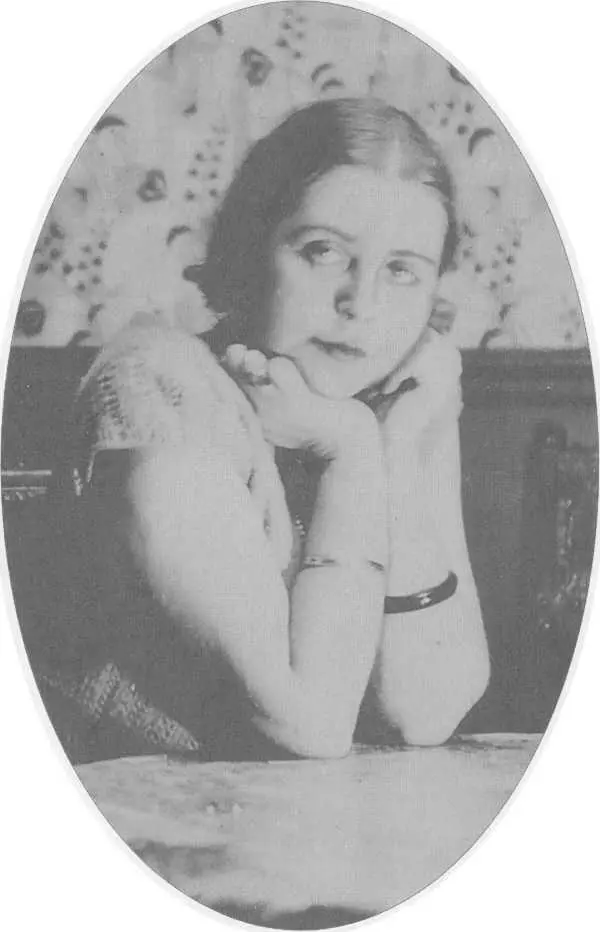 Ирина Кнорринг Париж 1930е годы Архив СофиевыхКноррингов Публикуется - фото 1