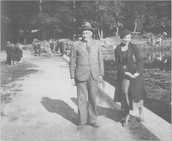 Профессор ППГронский и ИКнорринг в Медонском лесу 1927 Архив - фото 4