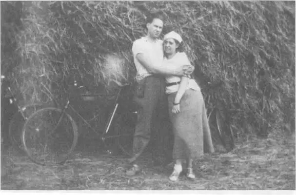 ИКнорринг и ЮСофиев на пути в Версаль 1927 Архив СофиевыхКноррингов - фото 5