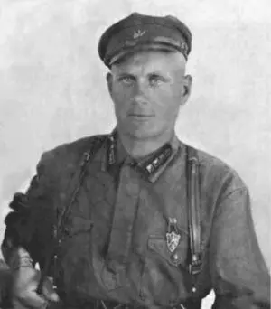 Командир топографической батареи 1933 год С женой Верой Ивановной 1930е - фото 16