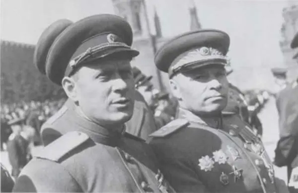 На авиапараде с заместителем министра внутренних дел СССР И А Масленниковым - фото 65