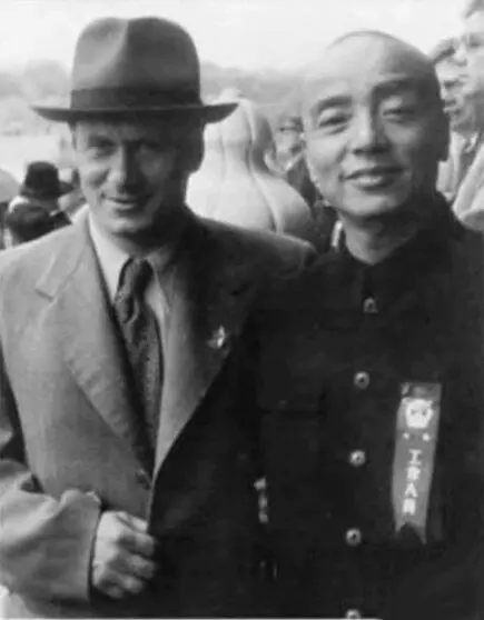 Русский с китайцем братья навек Китай октябрь 1954 года Где не - фото 78