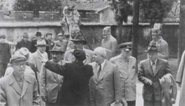 Во время официального визита в Китай Сентябрьоктябрь 1954 года Чжоу - фото 80