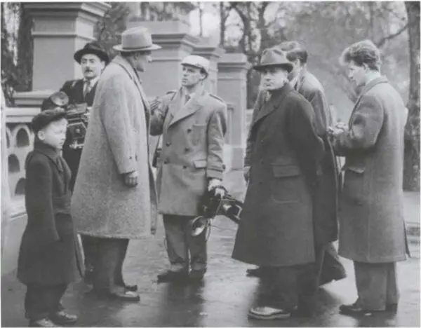 Иван Грозный в кольце журналистов Лондон март 1956 года С К Е - фото 102