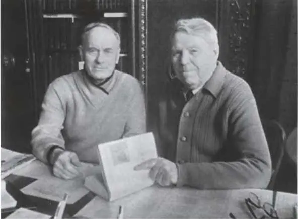 С маршалом А М Василевским у него на даче 1975 год На даче с - фото 140