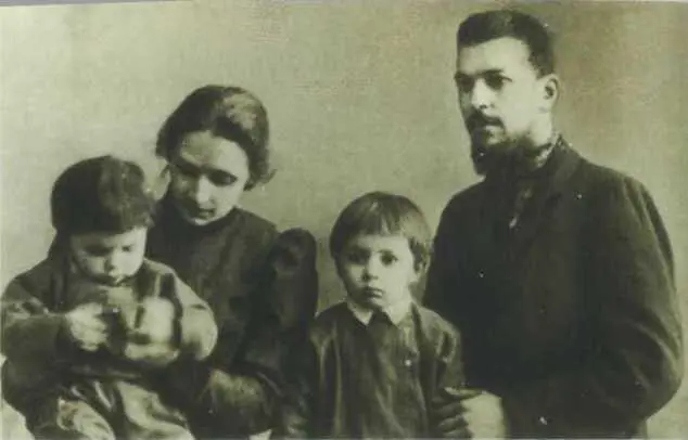 М С Кедров с семьей Тверь 1906 г Окна квартиры в доме 110 по Невскому - фото 11