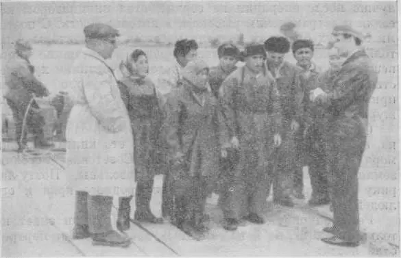 Б Шаховский среди астраханских рыбаков Проникновенное стихотворение Памяти - фото 24