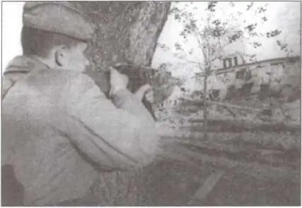 Бои за освобождение Киева Ноябрь 1943 г Подбитый немецкий танк PzKpfw - фото 37