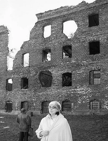 Развалины нового тюремного корпуса Тогда 1225 августа 1906 года возле его - фото 90