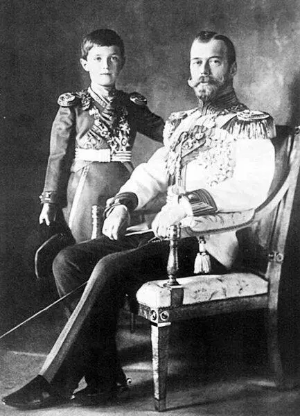 Николай II с царевичем Алексеем Очень многого надо желать понимая что - фото 114