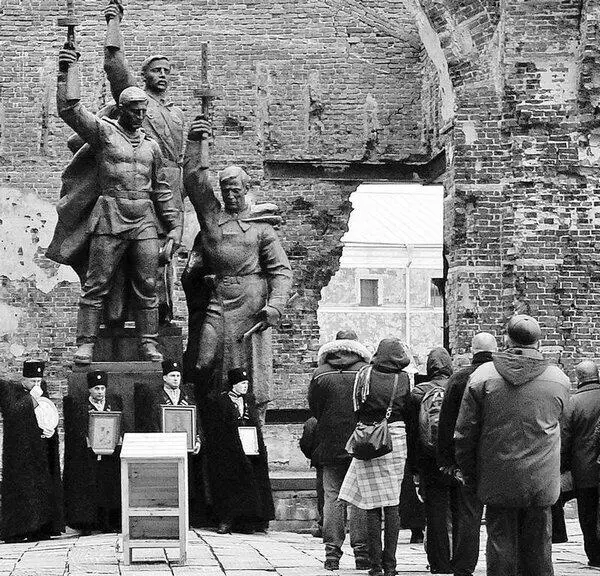 Литургия в развалинах храма Рождества Иоанна Предтечи Да они тут жили - фото 143
