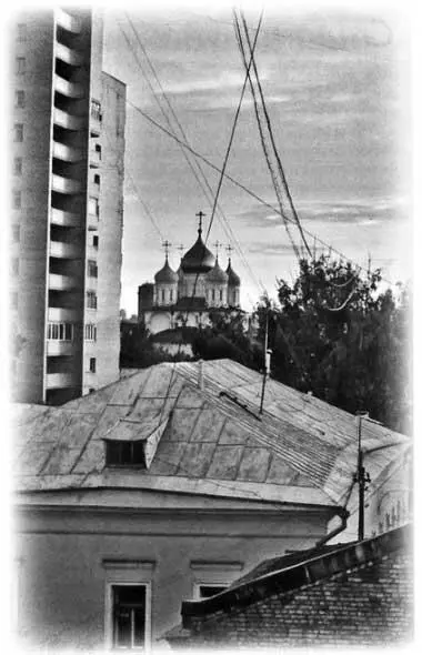 Вторую ночь подряд Петрович спал вполглаза С боку на бок не ворочался и курить - фото 54