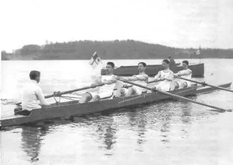 Участники соревнований по академической гребле в Шувалово Фото 1913 года - фото 116