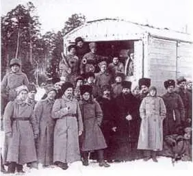 Полковник Казагранди в первом ряду третий слева со своим полком и с - фото 27