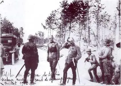 Н А Лохвицкий третий слева РГВА ф 1511 oп 2 д 127 2 л 9 об - фото 36