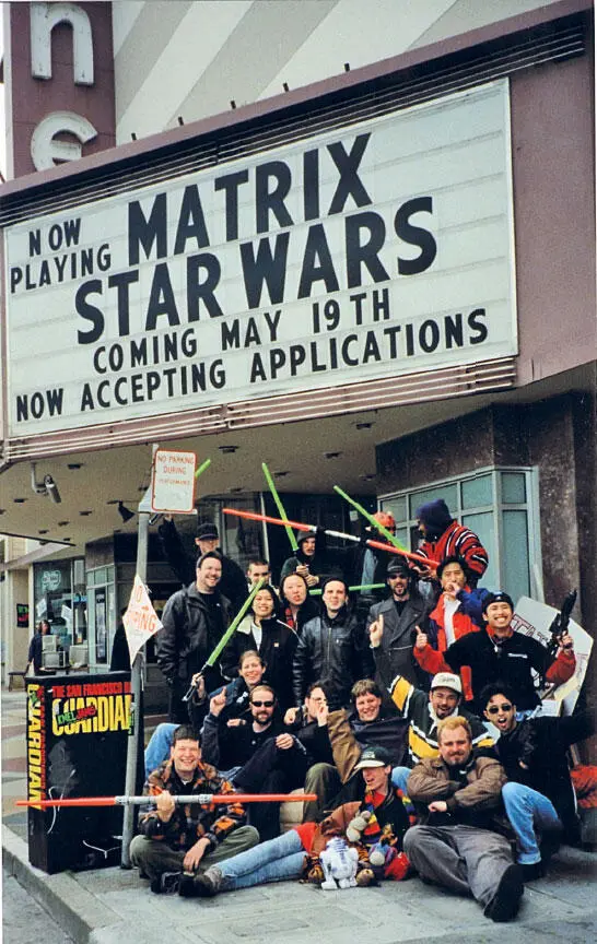 Фанаты ставшие друзьями на всю жизнь после ожидания в очереди перед - фото 26