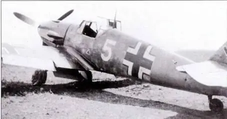 Этот Bf 109F2 Желтая 5 пилотировался лейтенантом Герхардом Баркхорном из - фото 163