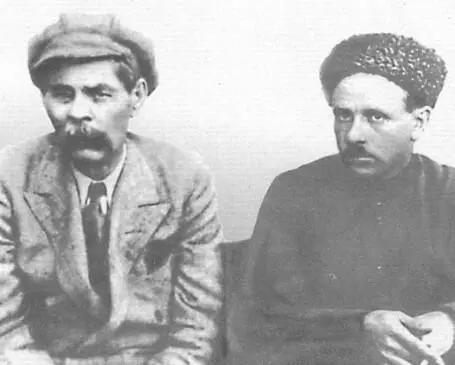 М Горький и начальник одной из детских колоний чекист М С Погребинский во - фото 14