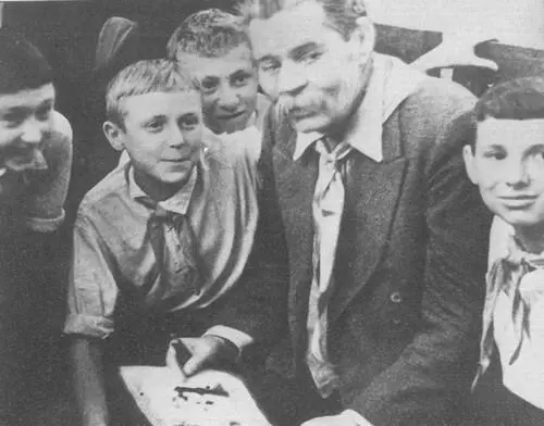 М Горький среди пионеров М Горький на I съезде писателей А Толстой М - фото 43