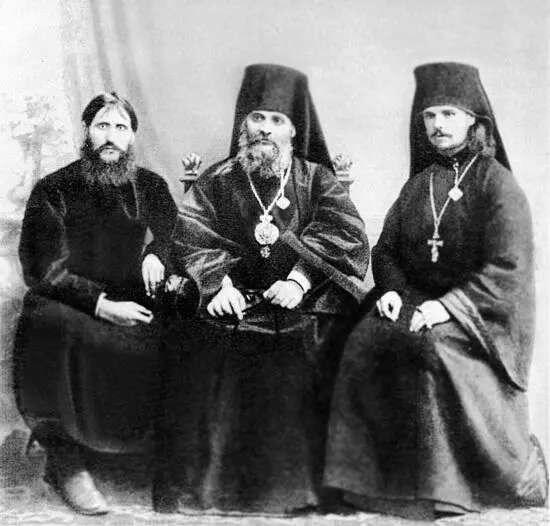 ГЕ Распутин епископ Гермоген и иеромонах Илиодор В середине декабря 1911 - фото 55