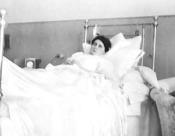 АВырубова после крушения поезда 1915 г Когда старец вошёл в сторожку - фото 64