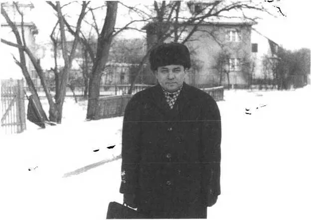 Разведчик на прогулке В день чекиста 1967 г Донатас Банио - фото 36