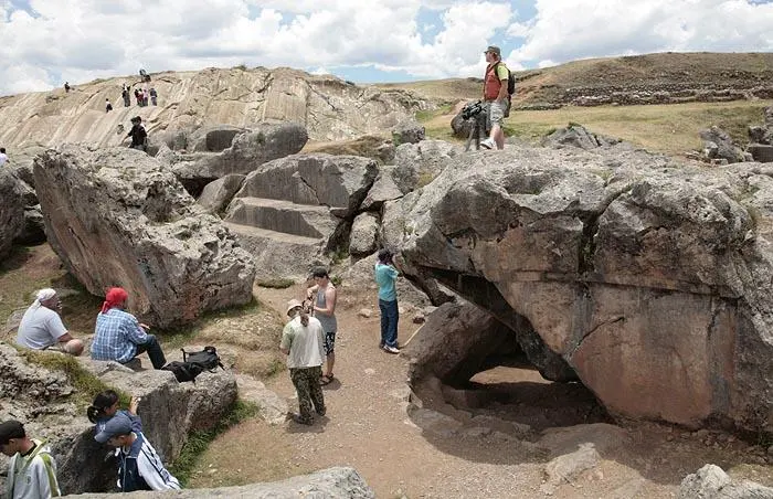Рис 45 Части взорванного храма в Саксайуамане Взорванный храм - фото 45
