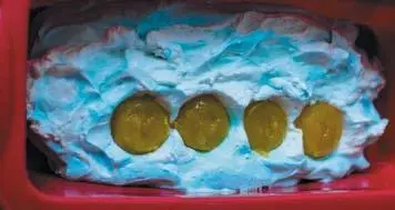 7 Вынуть форму из морозилки поверх первого слоя вылить суфле более - фото 112