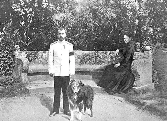 Николай II в Ливадии с Вороном 1894 г Вторую собаку по кличке Иман - фото 192