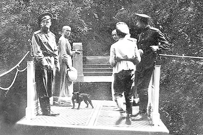 Николай II Алексей П Жильяр Анастасия и Мария на пароме 1917 г Полчаса - фото 203