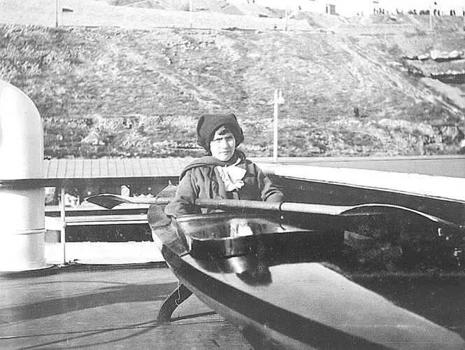 Анастасия в байдарке установленной на палубе Штандарта Севастополь 1914 г - фото 231