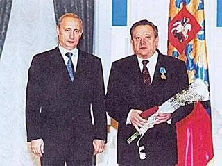Президент Российской Федерации ВВ Путин и ктитор собора НС Капчук на - фото 45
