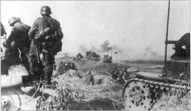 Части группы армий Юг продвигаются в направлении Крыма летом 1941 г На - фото 106