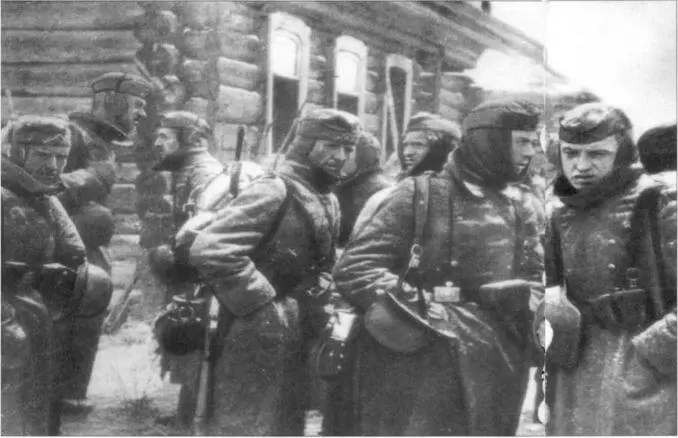 Зима начала оказывать влияние на боевые действия с ноября 1941 г Солдаты - фото 109