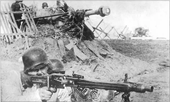 Грозные огневые средства ожидают появления войск союзников на Сааре осенью 1944 - фото 231