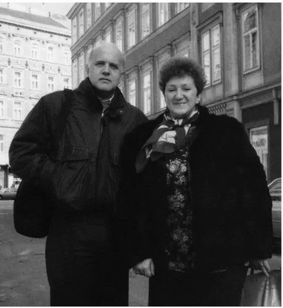 Константин Азадовский и Галина Старовойтова Вена 1992 Константин Азадовский - фото 67