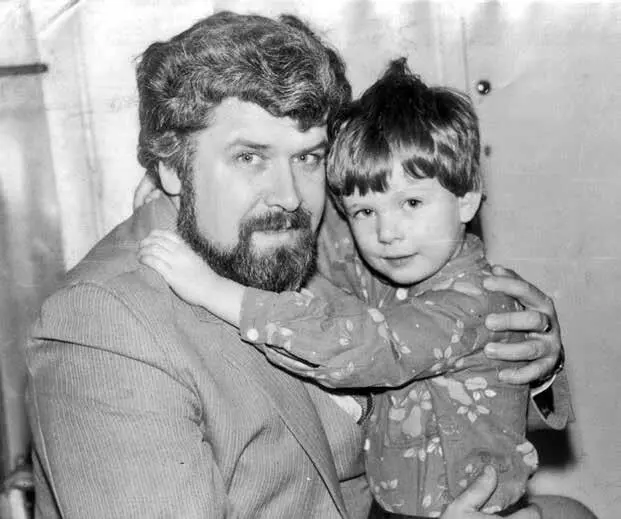 Валерий Иванов своего сына Адриана до детского сада так и не довел его - фото 16